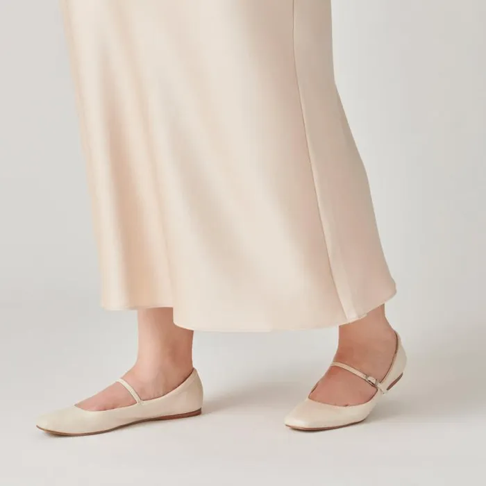 Dolce Vita Reyes Wide Ballet Flats Ivory Leather Women Flats and Loafers