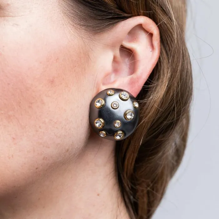 Kenneth Jay Lane Pearl Earrings Women Grey Pearl Domed Gold Clip Earrings With Crystals Kenneth Jay Lane Pearl Earrings Women Grey Pearl Domed Gold Clip Earrings With Crystals