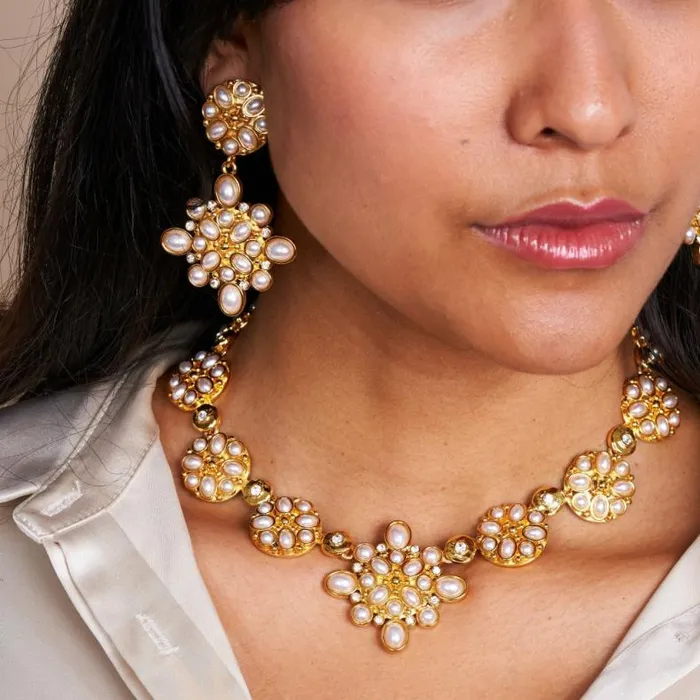 Kenneth Jay Lane Pearl Necklaces Women Pearl Cabochon and Gold Chain Necklace