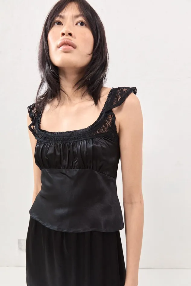 Sleeveless Women VRG GRL Isabella Top Black
