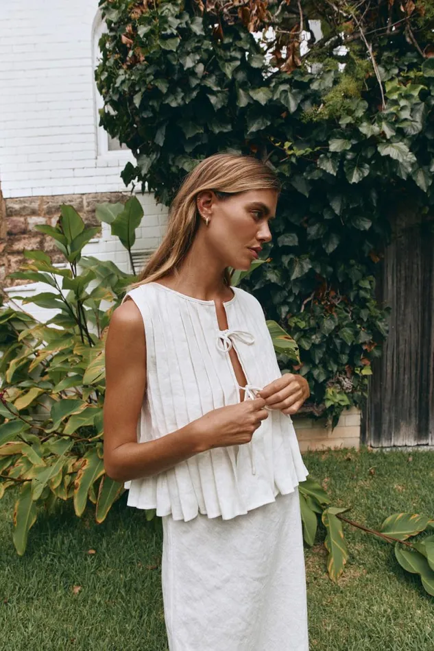 Sleeveless Women VRG GRL Valeria Linen Top White Sleeveless Women VRG GRL Valeria Linen Top White
