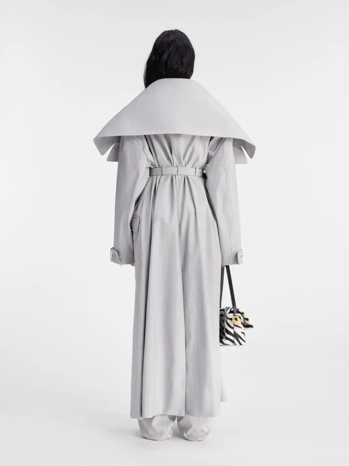 The Caruso Trench Coat Light Grey Women JACQUEMUS Coats and Jackets The Caruso Trench Coat Light Grey Women JACQUEMUS Coats and Jackets
