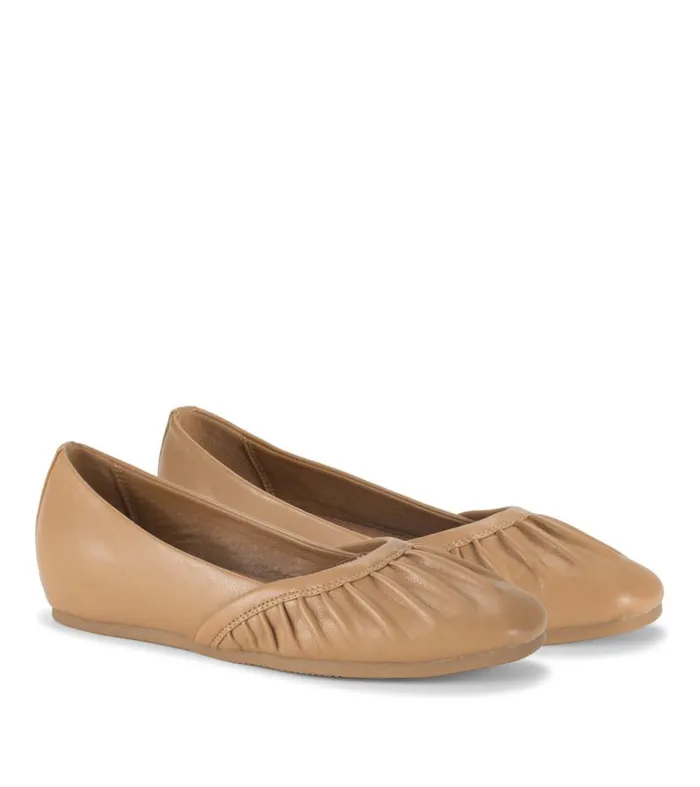 Women Baretraps Flats and Loafers Charlie Flat Cognac Women Baretraps Flats and Loafers Charlie Flat Cognac