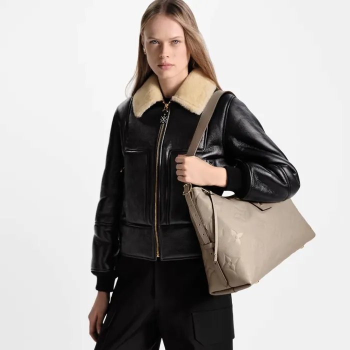 Women CarryAll Bag Louis Vuitton Louis Vuitton Tourterelle Gray M46292 CarryAll MM 8211 Louis Vuitton Handbag Store Women CarryAll Bag Louis Vuitton Louis Vuitton Tourterelle Gray M46292 CarryAll MM 8211 Louis Vuitton Handbag Store
