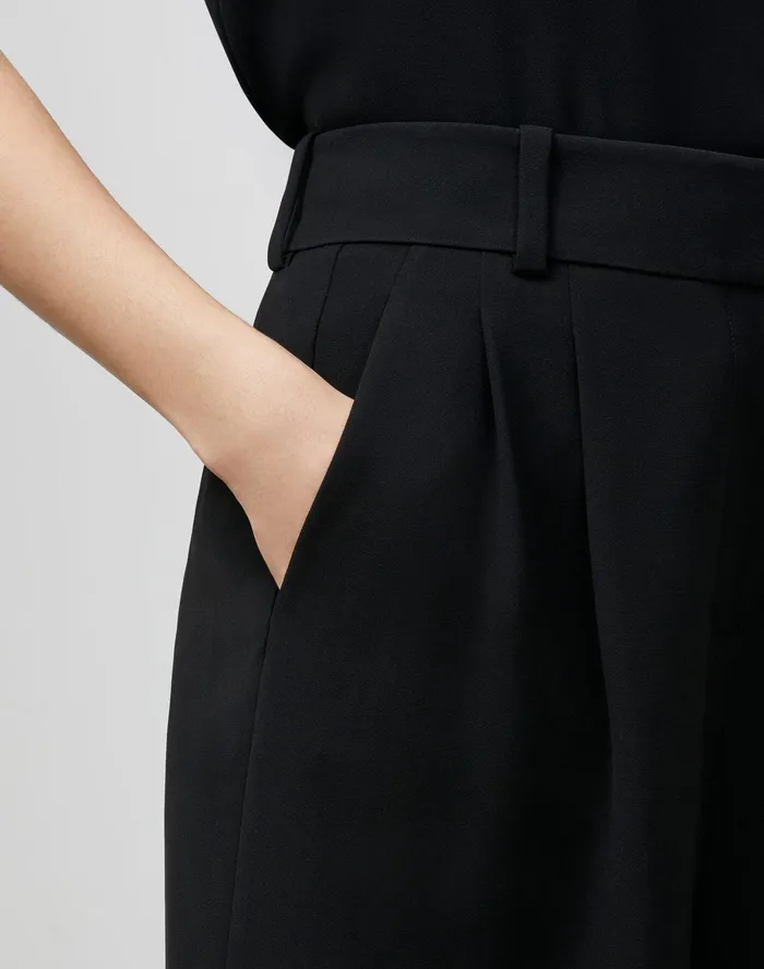 Women Lafayette 148 New York Pants and Shorts Ellis Pleated Short In Finesse Crepe Black